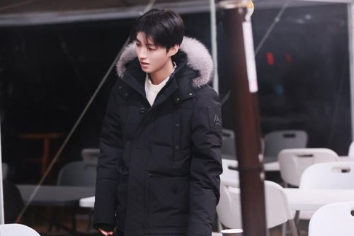 Vương Tuấn Khải cùng hội anh em bị ví là ông chú vì 'tảng thịt' mỡ