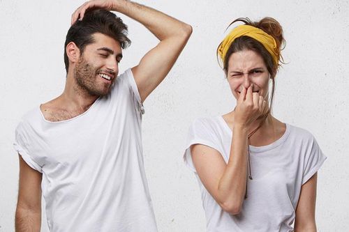 Hôi nách mùa hè càn quét mọi dân văn phòng, bạn đã biết nguyên nhân của tình trạng này hay chưa?