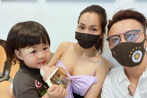 8h tối, vợ chồng Hoàng Bách run lên vì sợ, ôm con trai nhập viện sau tai nạn