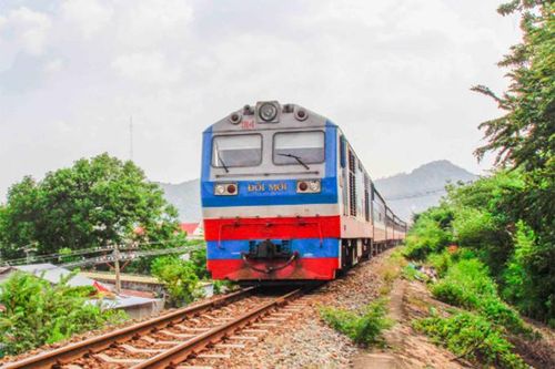 Vé tàu dịp hè giảm đến 40%