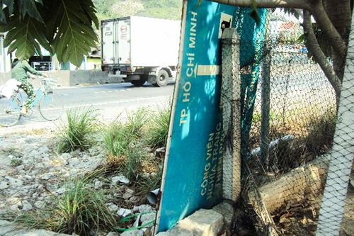 Cần dựng lại biển hướng dẫn