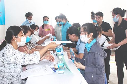 Chăm sóc sức khỏe cho công nhân nữ