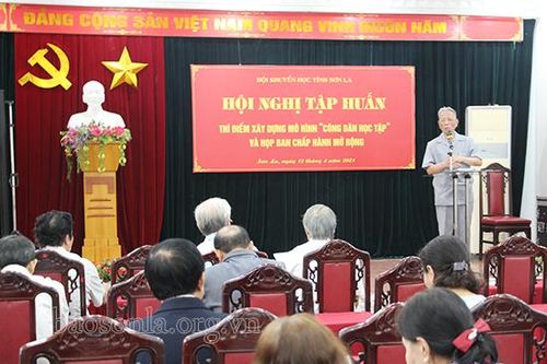 Tập huấn thí điểm mô hình 'Công dân học tập'