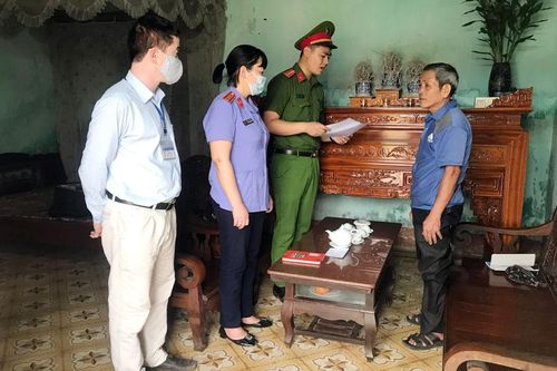 Khởi tố bị can lợi dụng chức vụ quyền hạn khi thi hành công vụ