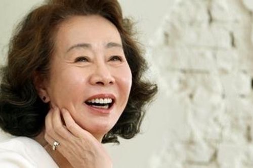 Nữ diễn viên Hàn Quốc làm nên lịch sử tại 'Oscar nước Anh'