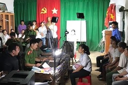 Tình quân dân trong thực hiện 'chiến dịch' cấp thẻ CCCD ở Đắk Nông