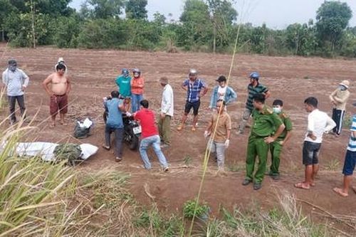 Xe máy lao vào bãi đất trống, thanh niên tử vong tại chỗ
