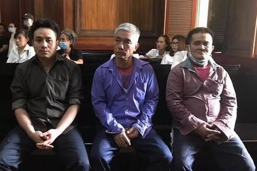 Dùng 'hàng nóng' tranh giành tiếp viên, gần chục bị cáo lãnh án
