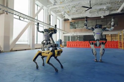 Vũ đoàn robot nhảy múa, uốn lượn điệu nghệ