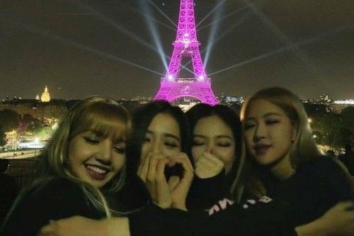 Đọc vị tính cách đặc trưng của bốn cô gái BLACKPINK chỉ qua ảnh chụp với tháp Eiffel
