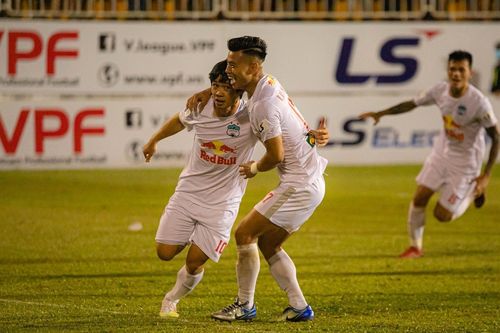HAGL 'ăn' penalty nhiều nhất V-League