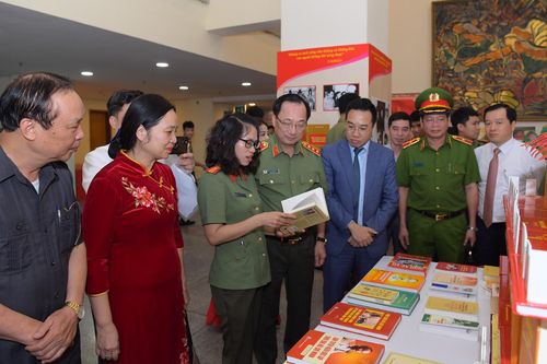 Khẳng định vai trò của sách, trong lực lượng Công an nhân dân