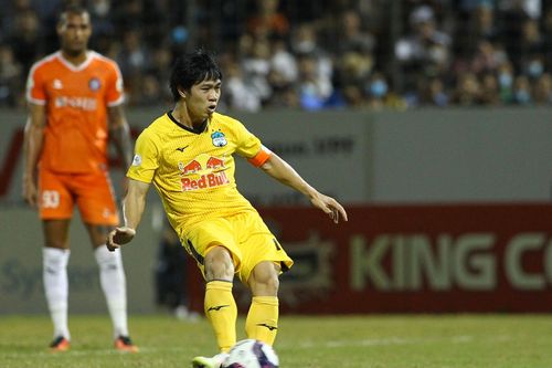 HAGL và CLB Hà Tĩnh hưởng penalty nhiều nhất V.League 2021