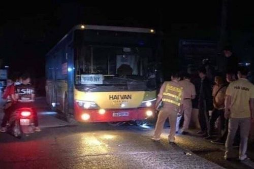 Người đàn ông tử vong dưới gầm xe buýt