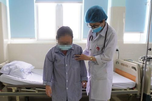 Cô gái 17 tuổi bị tai biến mạch máu não giữa đêm