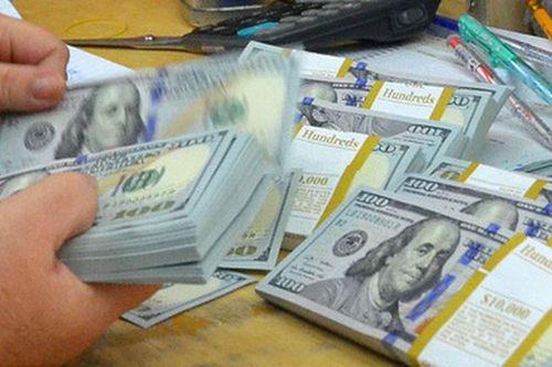 Tỷ giá USD trên thị trường tự do bất ngờ lao dốc, ngân hàng tăng giá