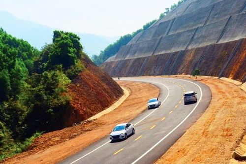 Vì sao nhiều gói thầu cao tốc Bắc - Nam bị chậm tiến độ?