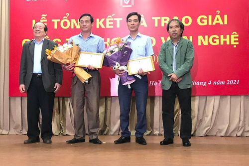 Chung quanh giải thưởng thơ của báo Văn Nghệ: Cần những ứng xử nhân văn