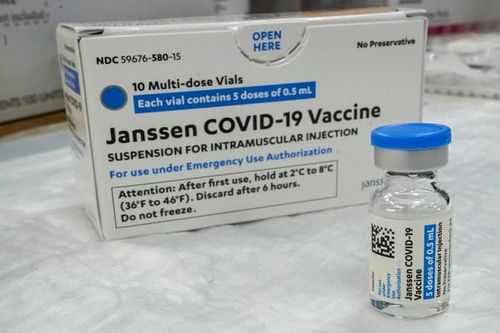 Johnson & Johnson tạm ngừng phân phối vaccine ngừa Covid-19 tại châu Âu