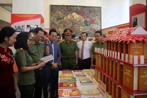 Phát động phong trào đọc sách trong Công an nhân dân