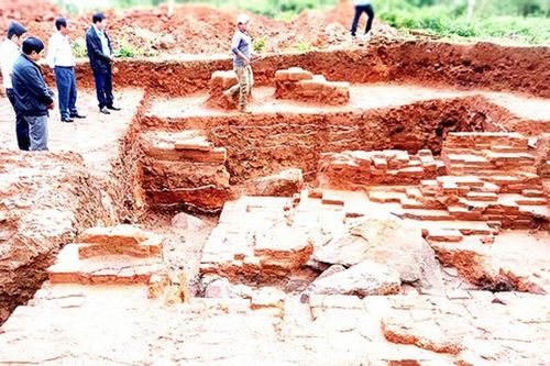 Tiếp tục khai quật phế tích tháp Châu Thành