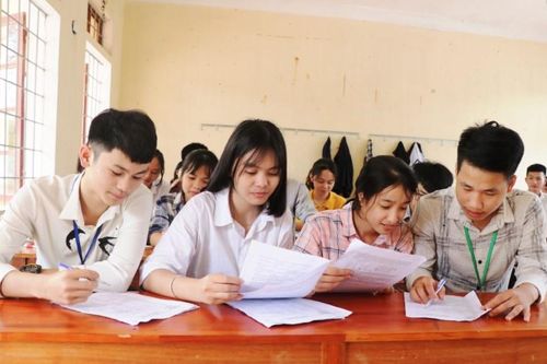 Chuẩn bị thi tốt nghiệp THPT: Luyện theo đề minh họa, thi thử cọ xát