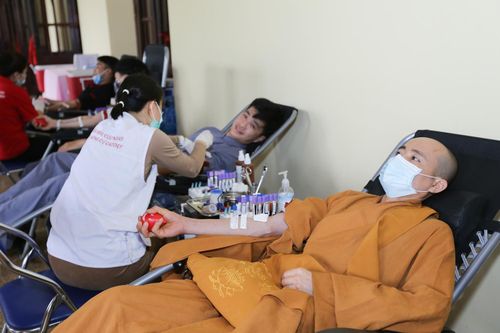 Hơn 3 nghìn người hiến máu tại Yên Tử nhân giỗ Thiền sư Pháp Loa