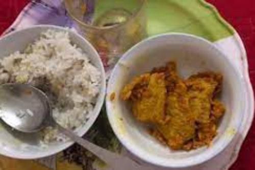 Sinh con được 10 ngày, nàng dâu khóc nghẹn khi nhìn cơm cữ 'thịt kho nghệ' mẹ chồng làm, hội chị em nghe xong đều khuyên 'khăn gói về nhà ngoại thôi'