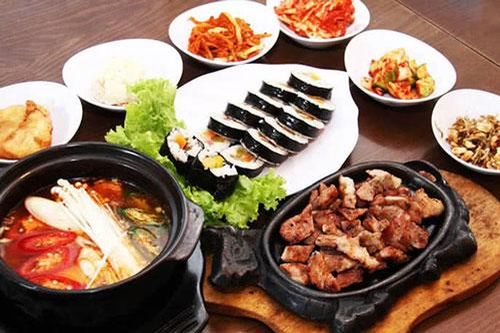 Những sai lầm khi ăn cơm khiến bạn giảm thọ, nhất là điều thứ 1 nhiều người mắc
