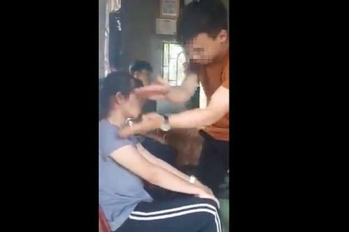 Đã xác định được danh tính 'thần y' xuất hiện trong clip vỗ tai, kéo lưỡi chữa câm điếc