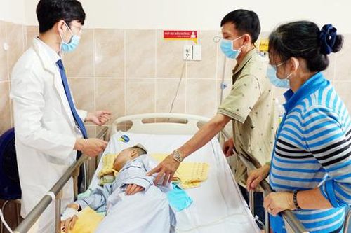 Nữ sinh lớp 12 bất ngờ co giật, hôn mê sau khi tan học