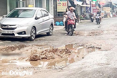 Đường Châu Văn Lồng xuống cấp