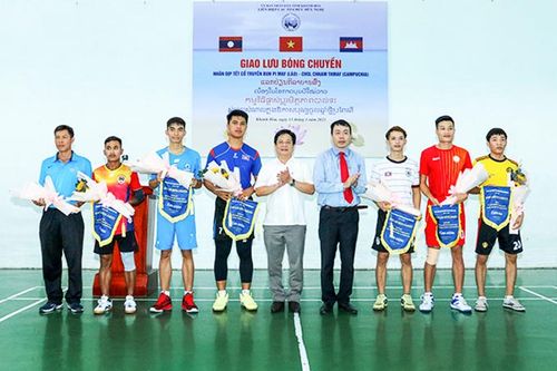 Giao lưu bóng chuyền học viên Lào - Campuchia