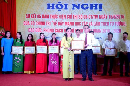Biểu dương 33 tập thể, 32 cá nhân nhân tiêu biểu trong học tập và làm theo Bác