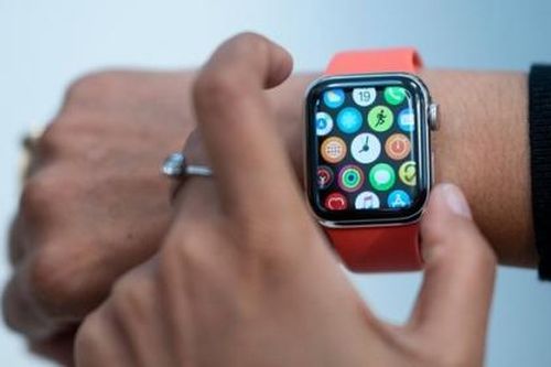 Ngành công nghiệp đồng hồ xa xỉ Thụy Sĩ đang bị Apple thay thế