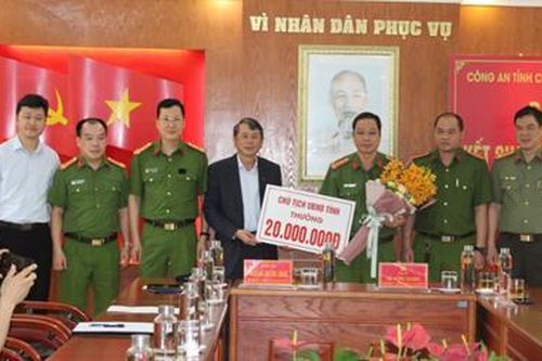 Khen thưởng đơn vị triệt phá đường dây mua bán trái phép 40 bánh heroin