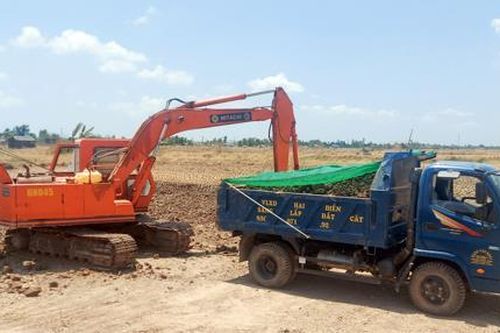 Gia tăng nạn khai thác đất mặt trái phép ở ĐBSCL