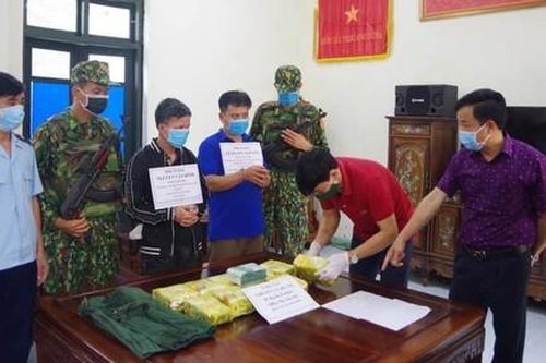 Chặn ô tô bắt 2 đối tượng vận chuyển 11kg ma túy từ Hà Tĩnh ra Hà Nội