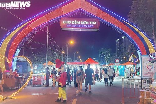 Du lịch hồi sinh, chợ đêm lớn nhất Đà Nẵng 'thức giấc'