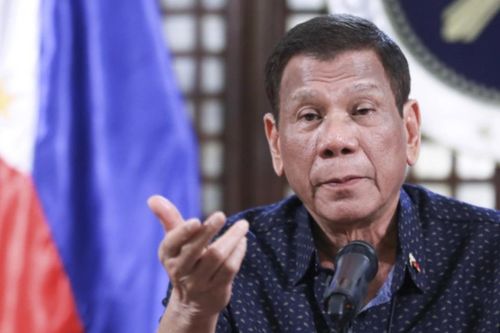 Tổng thống Philippines 'tái xuất' sau tin đồn đã chết
