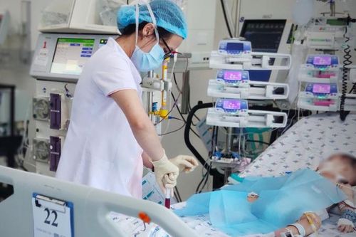 Bé gái 6 tháng tuổi suýt chết vì virus EV71