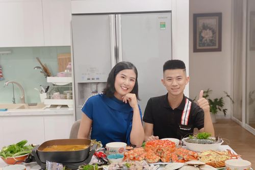 Chủ cửa hàng Nguyễn Văn Hiếu tiết lộ bí quyết chọn hải sản chất lượng