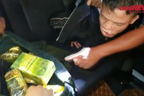 Bộ đội biên phòng tạo tình huống tắc đường, vây bắt kẻ vận chuyển 11kg ma túy
