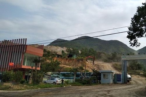 Sống lo âu bên khu đô thị nổ mìn