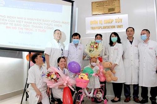 Ghép tế bào gốc bé 3 tuổi người Vân Kiều mắc u nguyên bào võng mạc