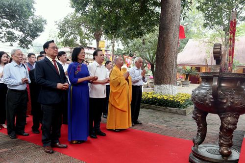 Dâng hương tưởng niệm, tri ân vị Vua anh minh có công với đất nước và Thăng Long - Hà Nội