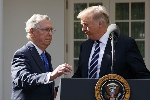 Ông Trump liên tục xúc phạm lãnh đạo đảng Cộng hòa