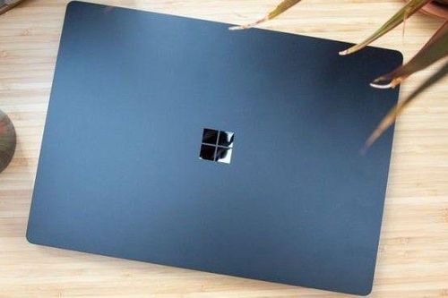 Microsoft ra laptop mới đối đầu MacBook Air