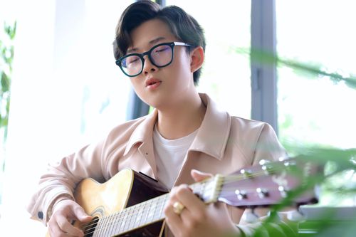 'Denis Đặng khó tính gấp 10 lần Nguyễn Trần Trung Quân'
