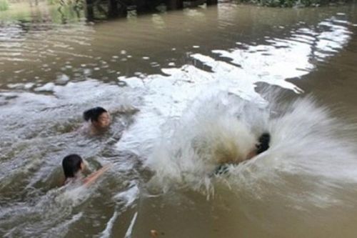 3 cháu nhỏ chết dưới ao nước ở Đồng Nai